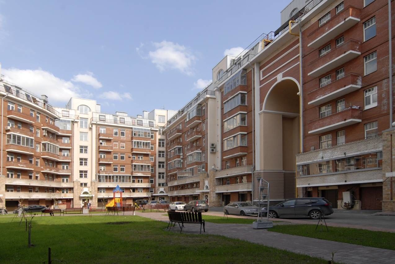 Ухоженная территория Продажа квартиры 101м² 'Аптекарская, 6' Аптекарская наб., 6 Ухоженная территория Продажа квартиры 101м² 'Аптекарская, 6' Аптекарская наб., 6