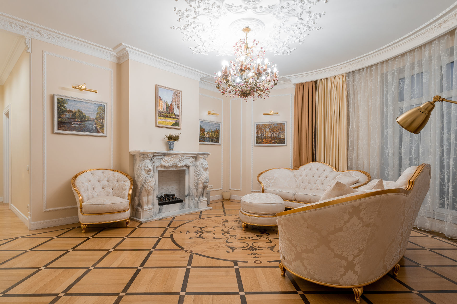 Теплая гостиная с камином Продажа квартиры 132м² 'Парадный Квартал' Парадная, 3 к. 2