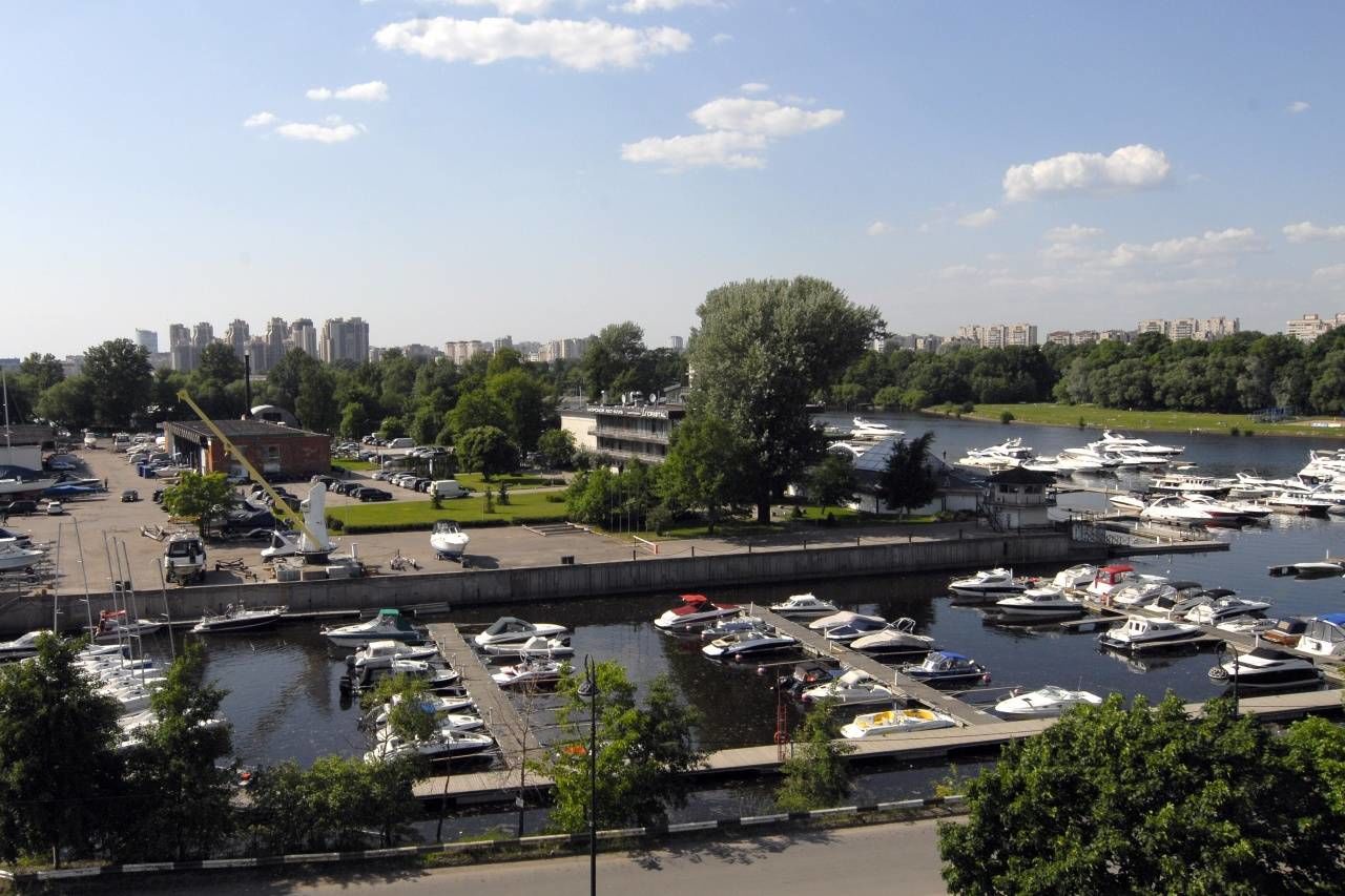 Рядом яхт-клуб Продажа квартиры 202м² 'Дом у моря' Мартынова наб., 74 Рядом яхт-клуб Продажа квартиры 202м² 'Дом у моря' Мартынова наб., 74