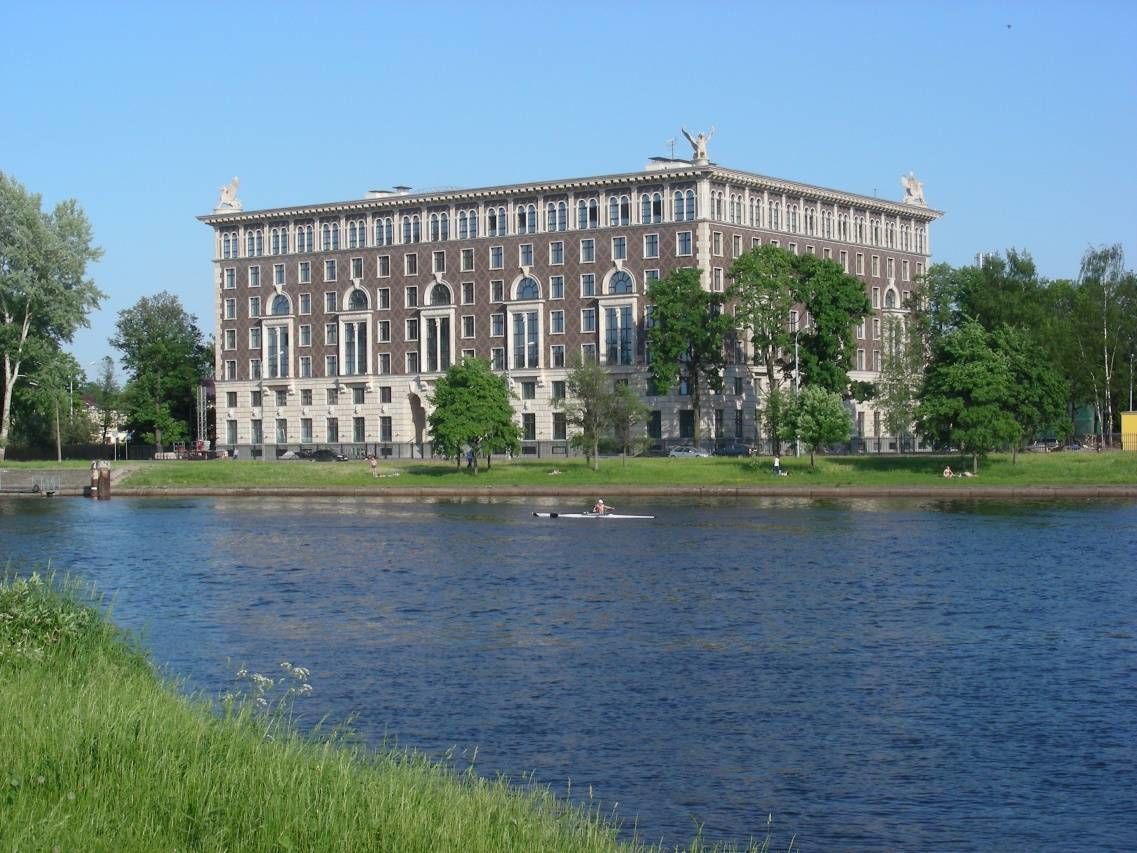 Со стороны Елагина острова Продажа квартиры 209м² 'Венеция' Депутатская ул., 26