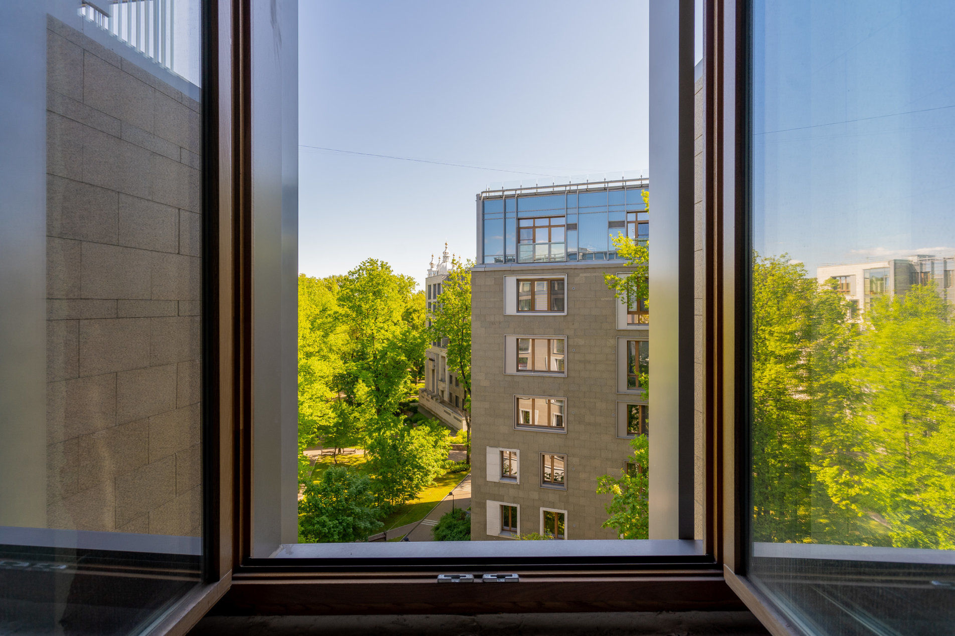 Вид из окна Продажа квартиры 174м² 'Смольный парк II' Смольного ул., 2 Вид из окна Продажа квартиры 174м² 'Смольный парк II' Смольного ул., 2