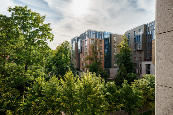 Вид в зеленый двор Продажа квартиры 74м² 'Смольный парк II' Смольная наб. 12 Вид в зеленый двор Продажа квартиры 74м² 'Смольный парк II' Смольная наб. 12