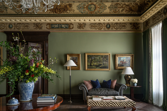 Историческая комната Продажа резиденции 258.1м² 'CHEVAL COURT' Конюшенная пл., 2