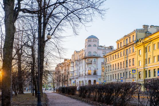 Продажа квартир в Петроградском районе Современный дом у парка 'Diplomat' Кронверкский пр., 57