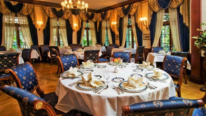 Интерьер ресторана Club 33 в Диснейленде Только для избранных. Life-style