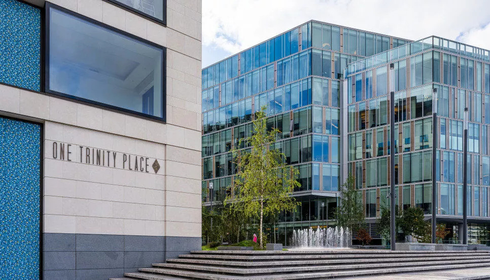 Изысканный фасад One Trinity Place Продано! Две квартиры по 62 млн за три дня. Новости компании Изысканный фасад One Trinity Place Продано! Две квартиры по 62 млн за три дня. Новости компании