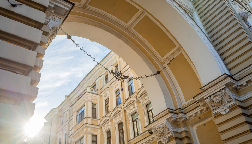 Юные танцовщицы в окне напротив. Новости компании Юные танцовщицы в окне напротив. Новости компании