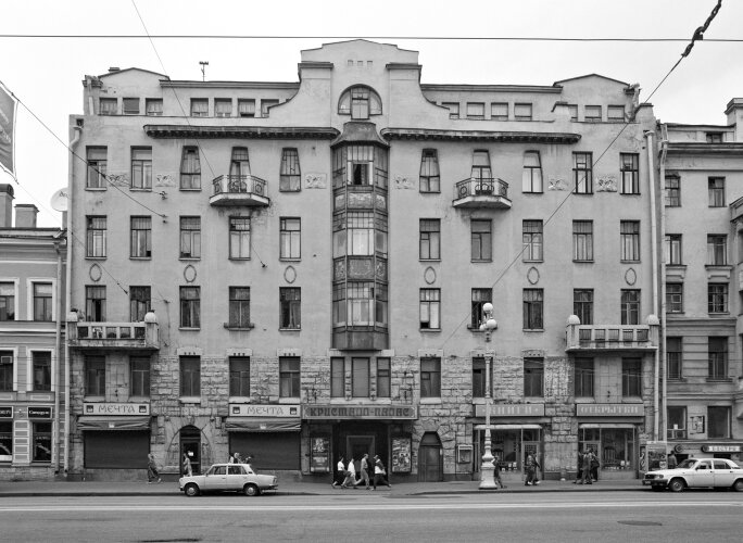 1996 г., Доходный дом М. В. Воейковой. Кинотеатр Кристалл-палас Кристалл Петербурга: дворец с историей, культурным кодом и духом процветания. Новости компании