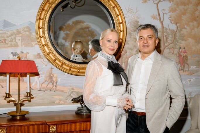 Невская Ольга и Леонид Рысев Осенний коктейль 'ДЛЯ СВОИХ' в резиденции у Михайловского театра. Новости компании