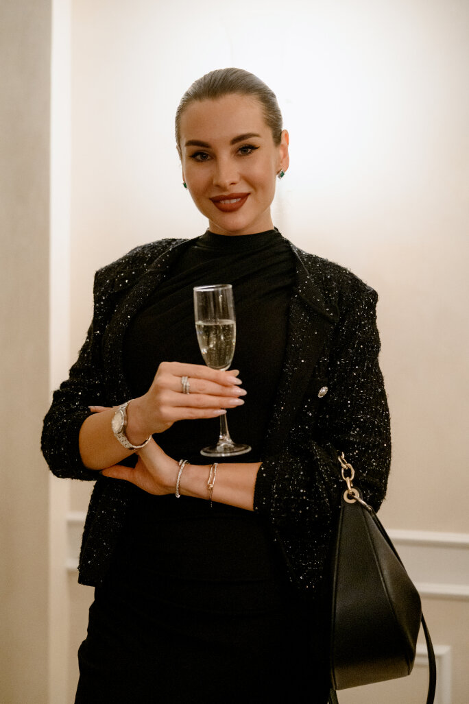 Александра Комольцева Осенний коктейль 'ДЛЯ СВОИХ' в резиденции у Михайловского театра. Новости компании