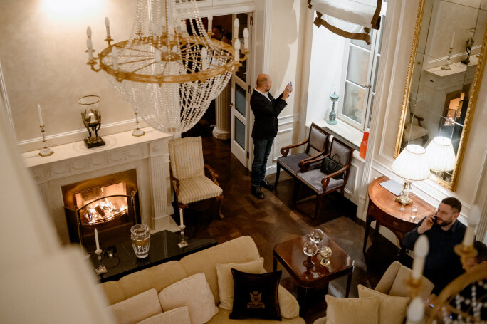 Атмосфера вечера Осенний коктейль 'ДЛЯ СВОИХ' в резиденции у Михайловского театра. Новости компании