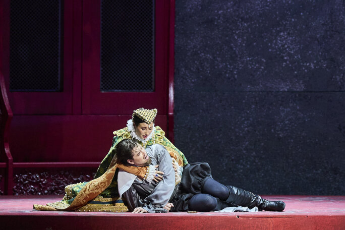 Сцена из оперы 'Эрнани' Джузеппе Верди Жизнь современной богемы Петербурга. Life-style