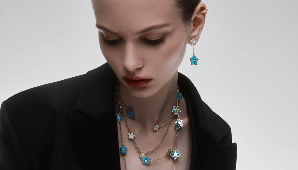 RS 1912 'Русские самоцветы' коллекция FORGET ME NOT.&nbsp;Колье из желтого золота с бирюзой и бриллиантами.&nbsp;Серьги из желтого золота с бирюзой и бриллиантами Ювелирное наследие. Новости компании