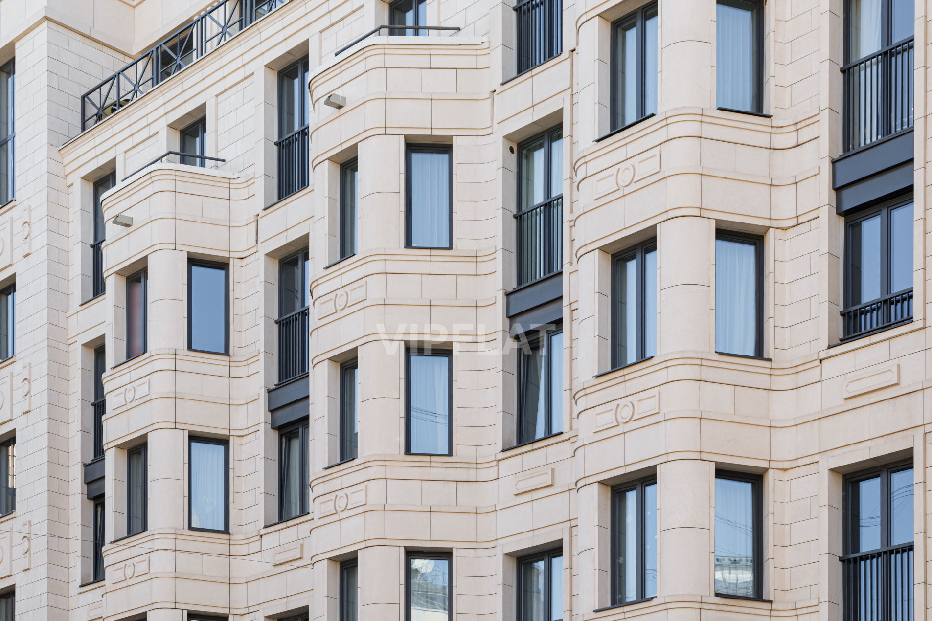 Фасад в стиле неоклассицизма 'Grand House' Тележная ул., 17-19