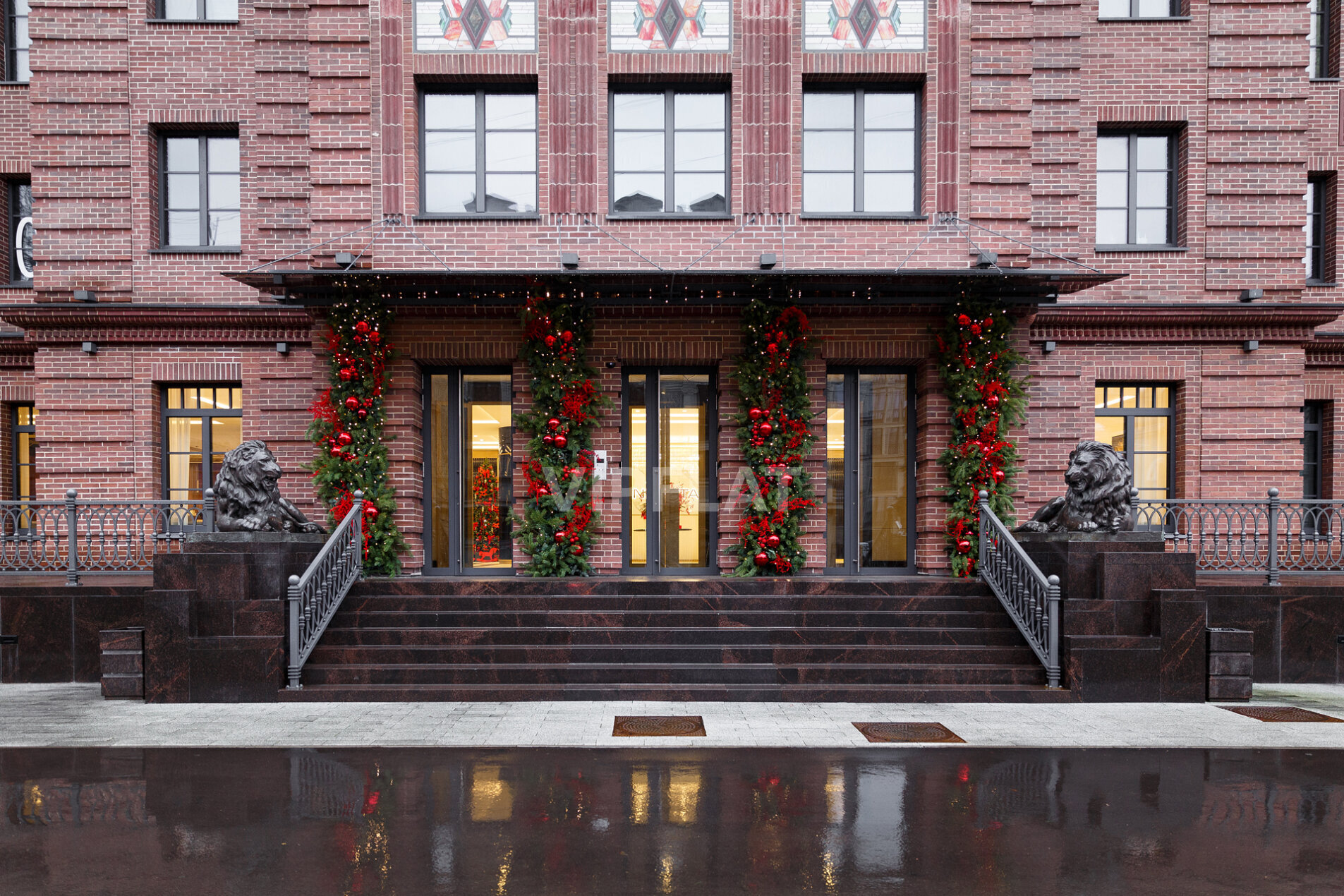 'Manhattan' 13-я Линия В.О., 50 'Manhattan' 13-я Линия В.О., 50