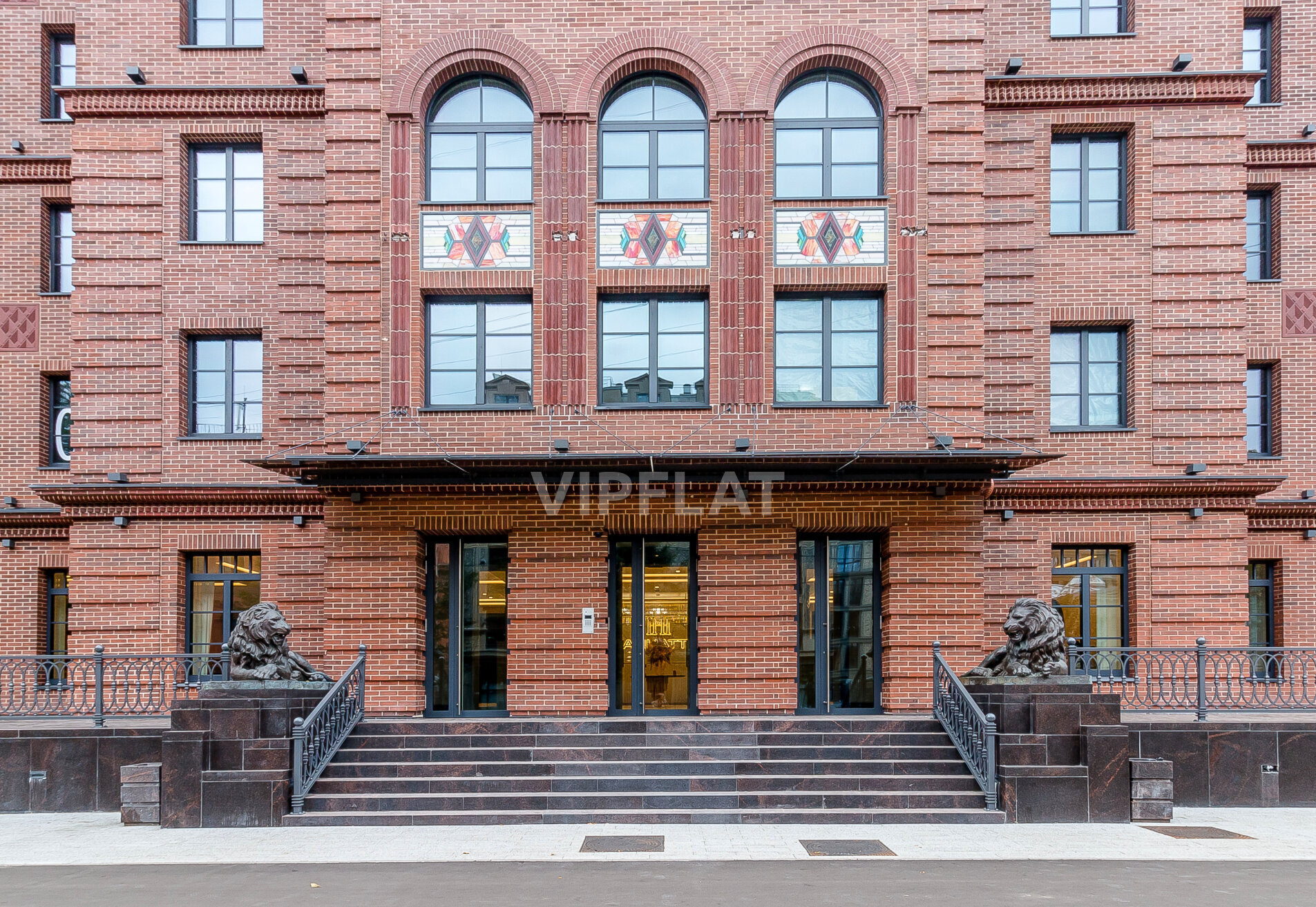 'Manhattan' 13-я Линия В.О., 50 'Manhattan' 13-я Линия В.О., 50