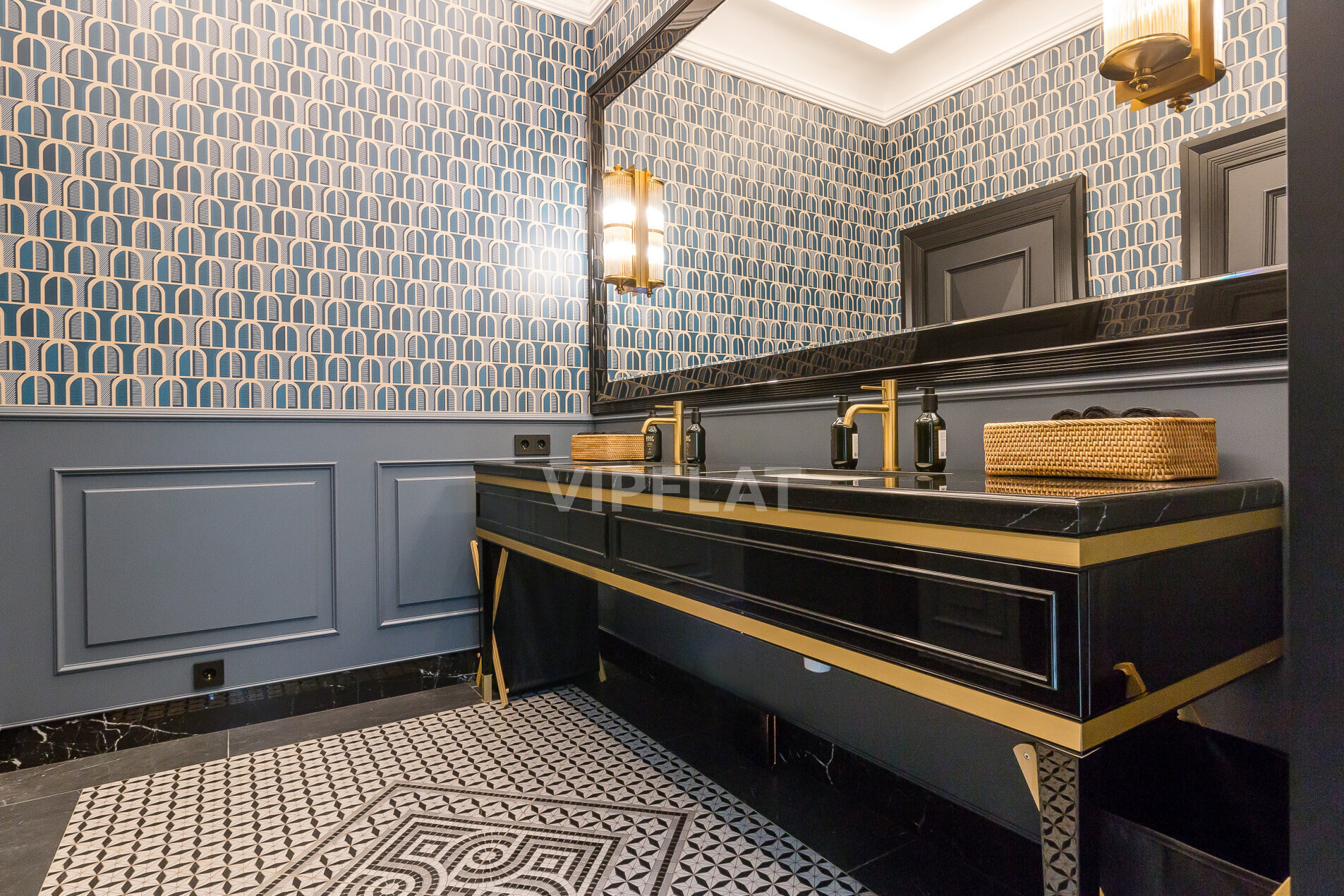 'Manhattan' 13-я Линия В.О., 50 'Manhattan' 13-я Линия В.О., 50