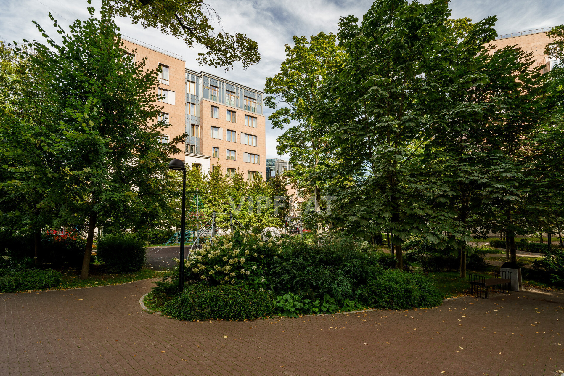 'Смольный парк II' Смольного ул: 2, 4, 6, 8, наб: 8,12 'Смольный парк II' Смольного ул: 2, 4, 6, 8, наб: 8,12