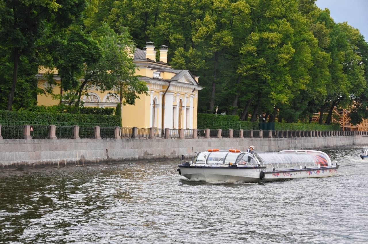 Водные прогулки 'Монплезир' Гангутская ул., 8