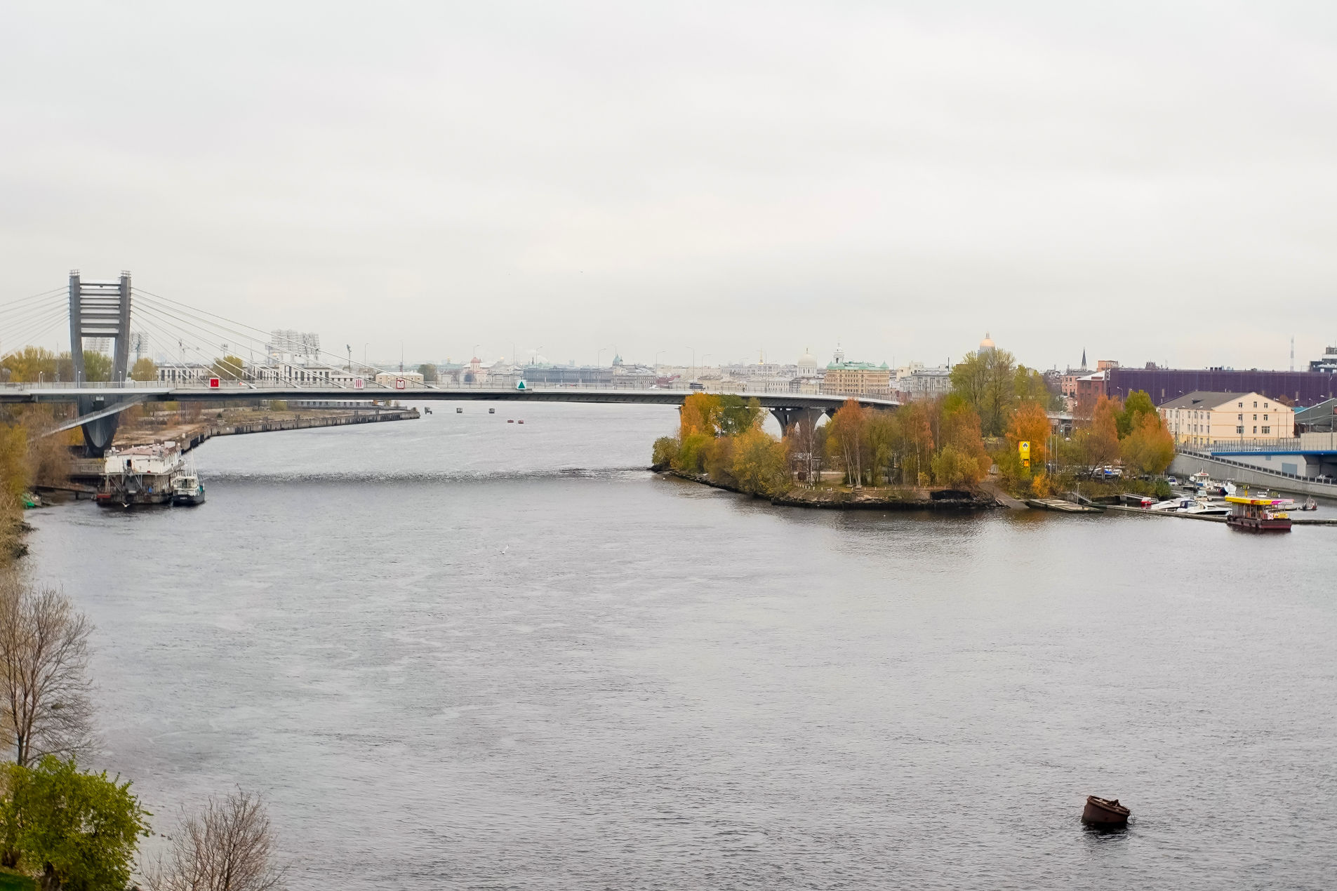 Панорамные виды на воду 'Петровский Квартал на воде' Петровский пр., 26