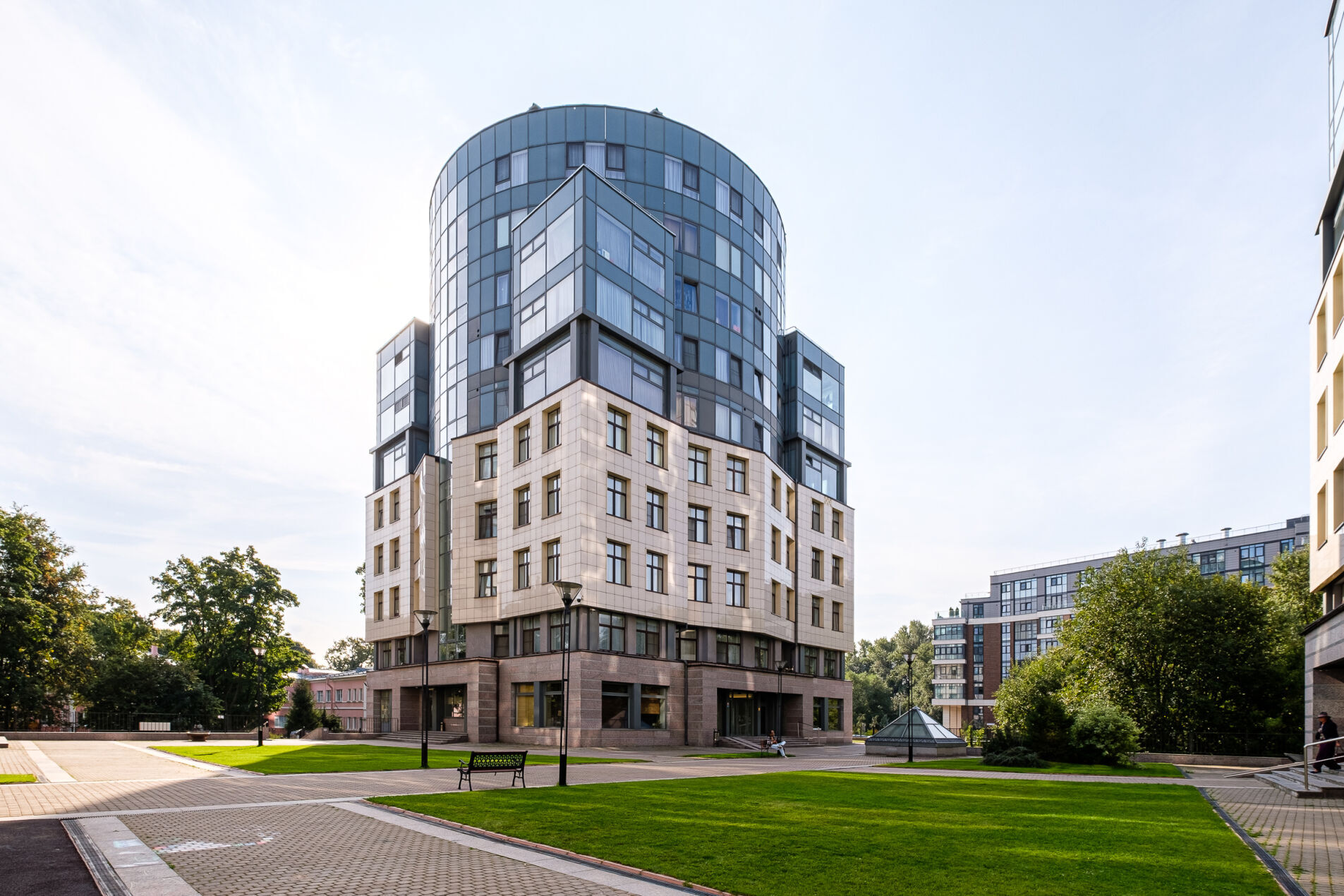 Современная архитектура комплекса 'Петровский, 14' Петровский пр., 14