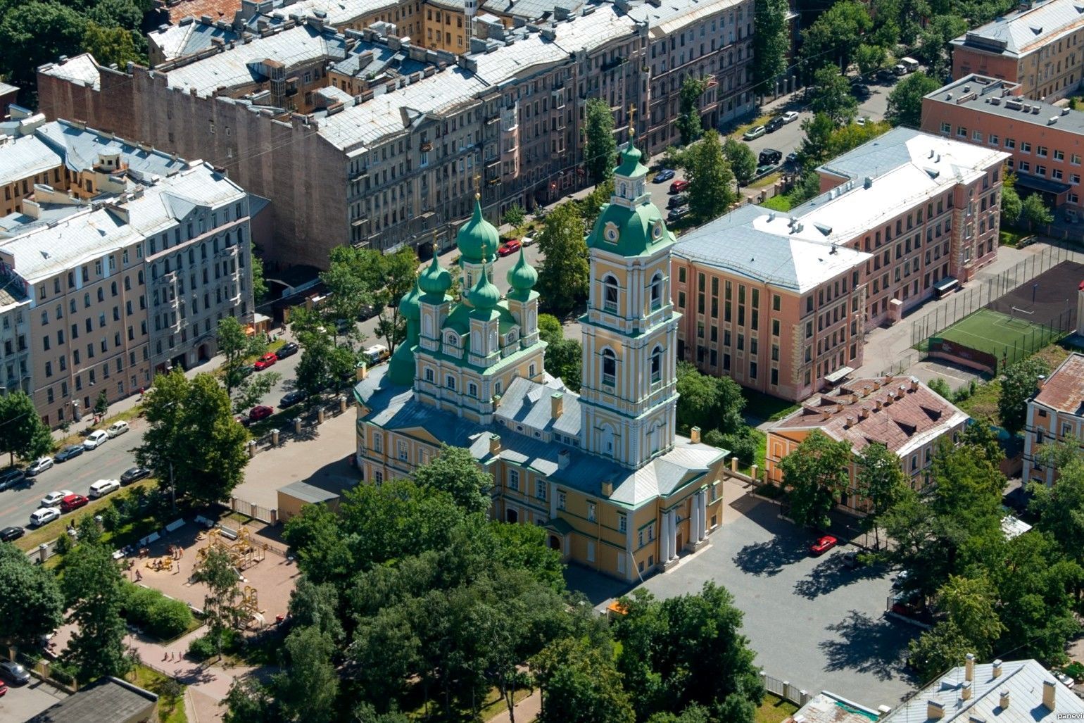 Недалеко сквер Благовещенского собора 'Fjord' В.О., Малый пр., д.52 стр.1