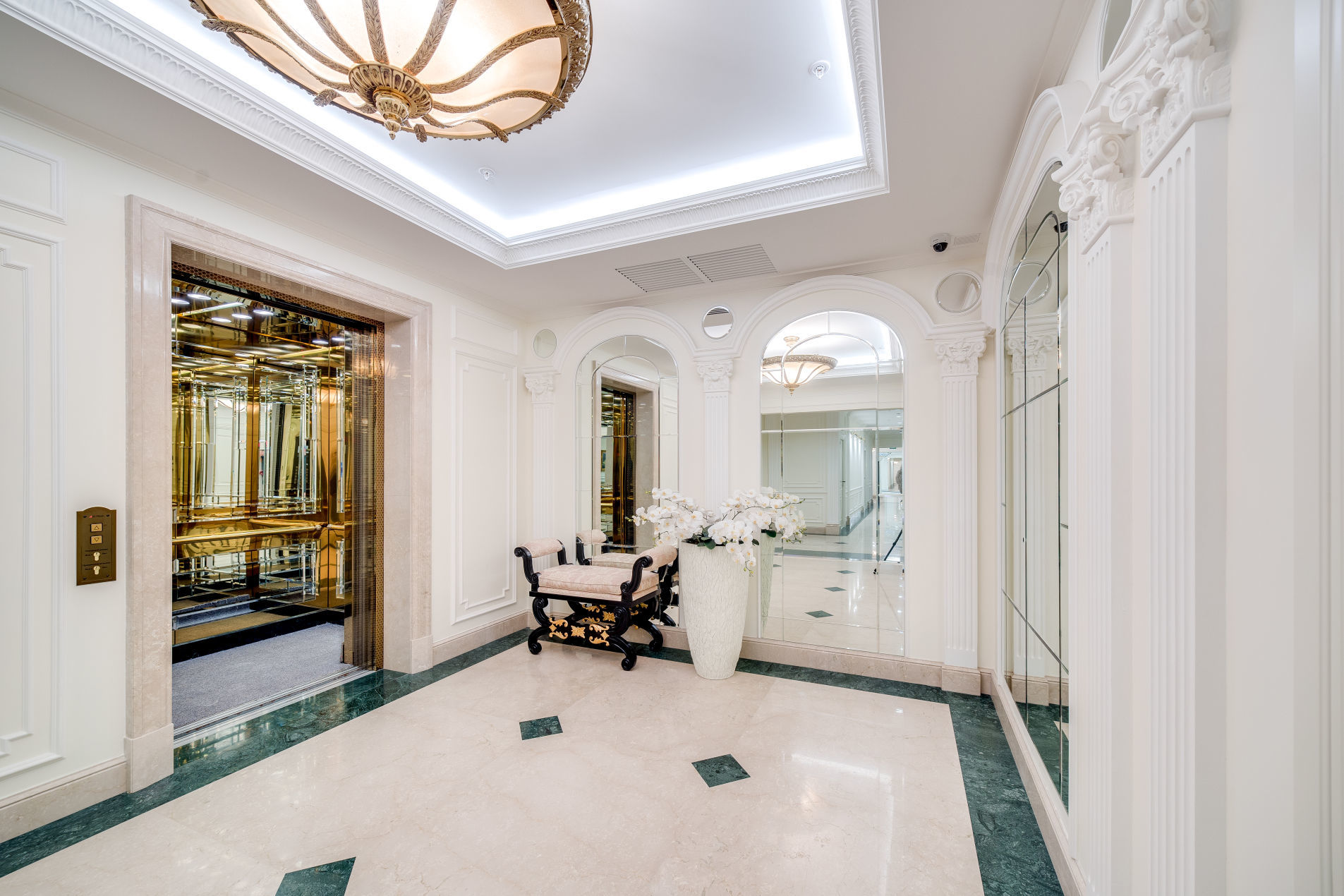 Лифтовой холл 'Фонтанка, 76. Hovard Palace' Фонтанки наб., 76, корп. 2 Лифтовой холл 'Фонтанка, 76. Hovard Palace' Фонтанки наб., 76, корп. 2