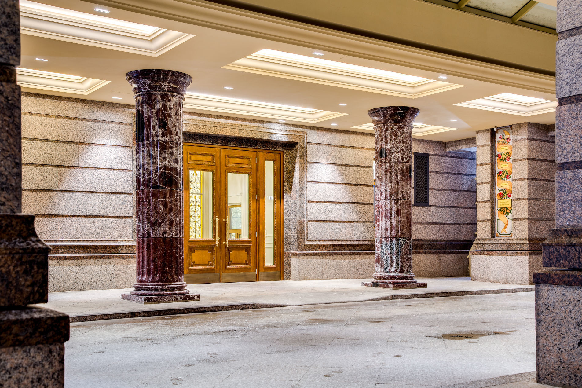 Парадный вход 'Фонтанка, 76. Hovard Palace' Фонтанки наб., 76, корп. 2 Парадный вход 'Фонтанка, 76. Hovard Palace' Фонтанки наб., 76, корп. 2