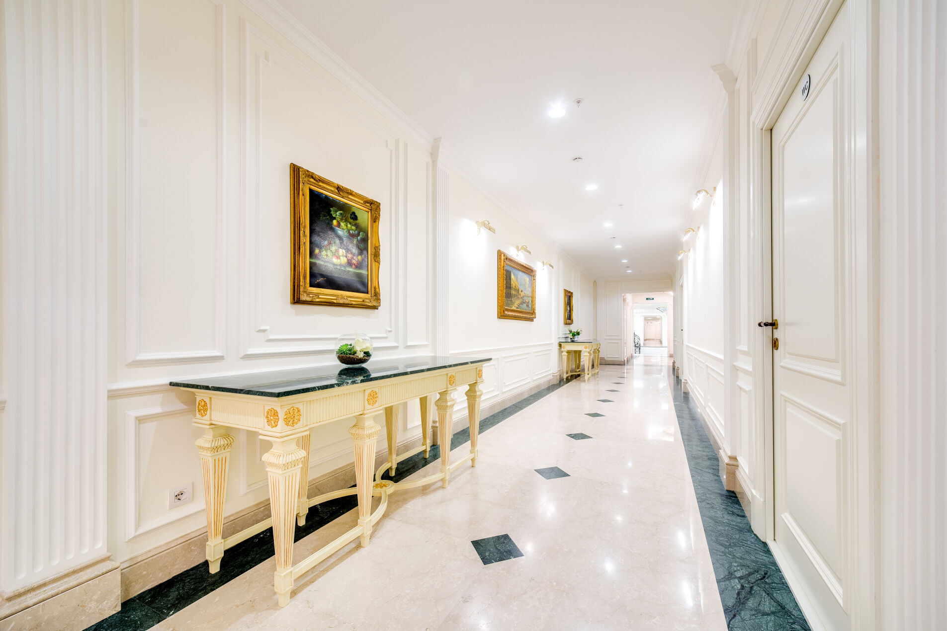Светлые холлы 'Фонтанка, 76. Hovard Palace' Фонтанки наб., 76, корп. 2 Светлые холлы 'Фонтанка, 76. Hovard Palace' Фонтанки наб., 76, корп. 2