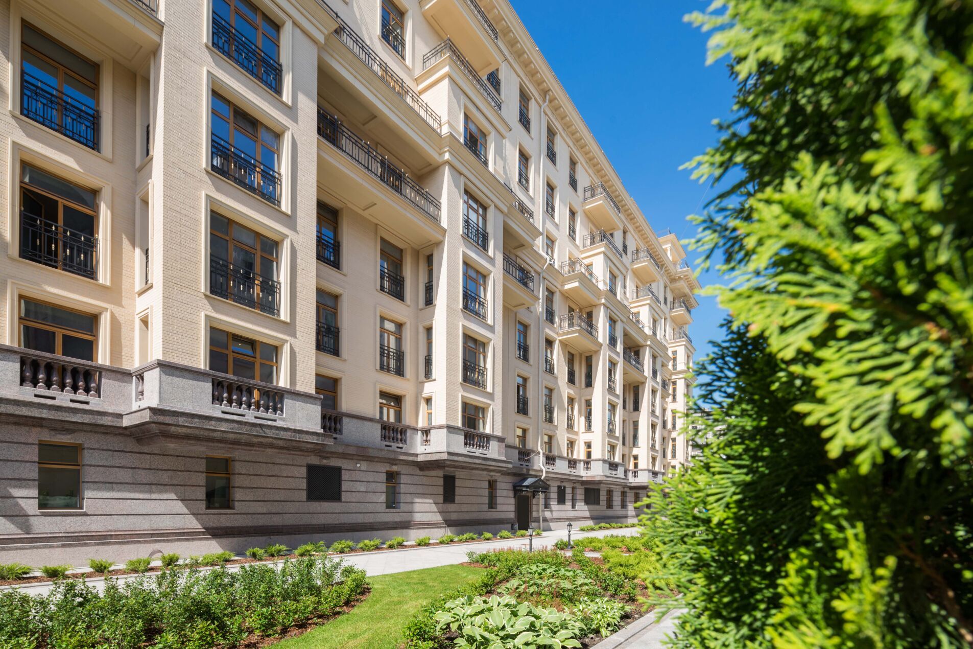 Закрытая территория дома 'Фонтанка, 76. Hovard Palace' Фонтанки наб., 76, корп. 2 Закрытая территория дома 'Фонтанка, 76. Hovard Palace' Фонтанки наб., 76, корп. 2