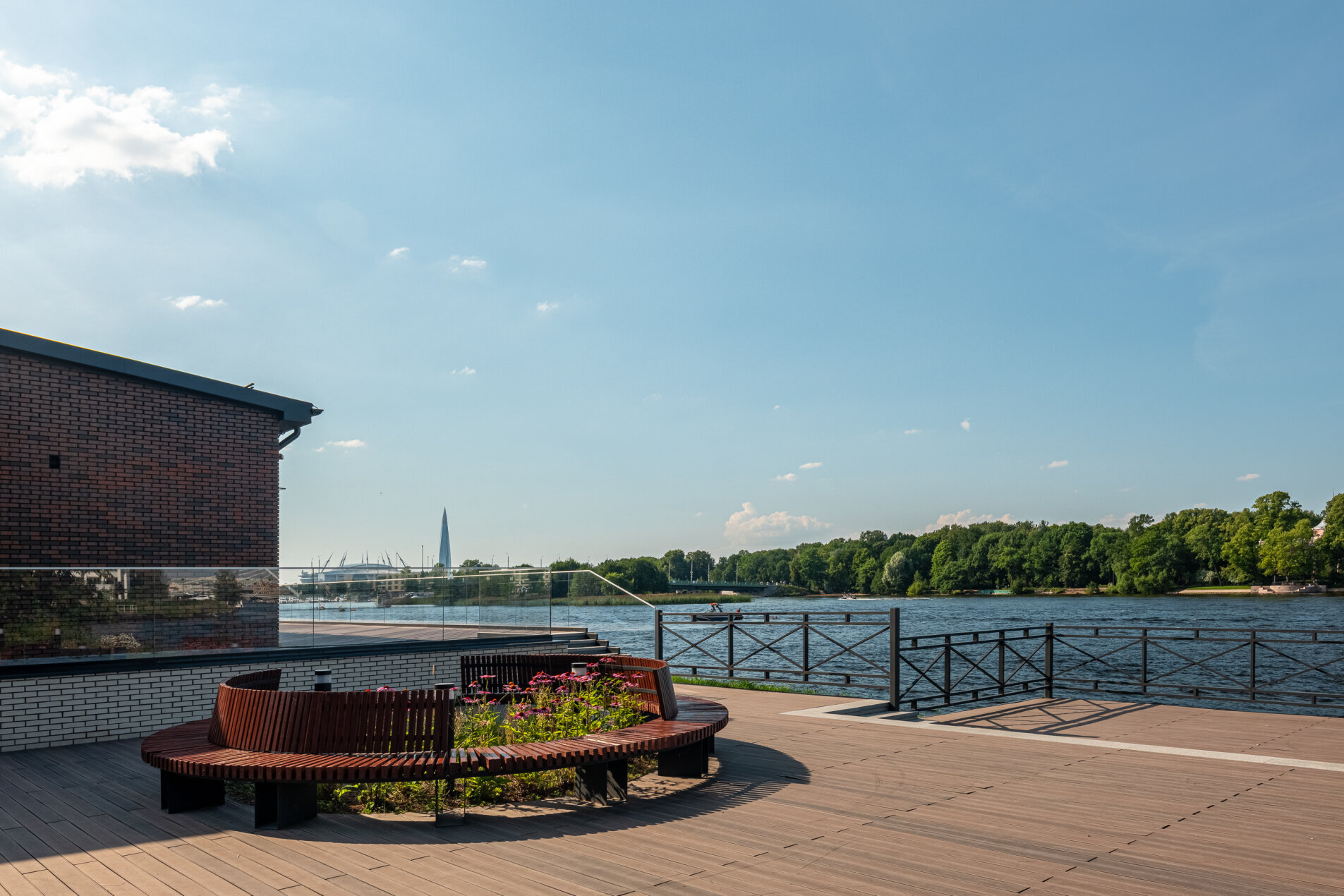'Neva Haus' Петровский пр., 9-11