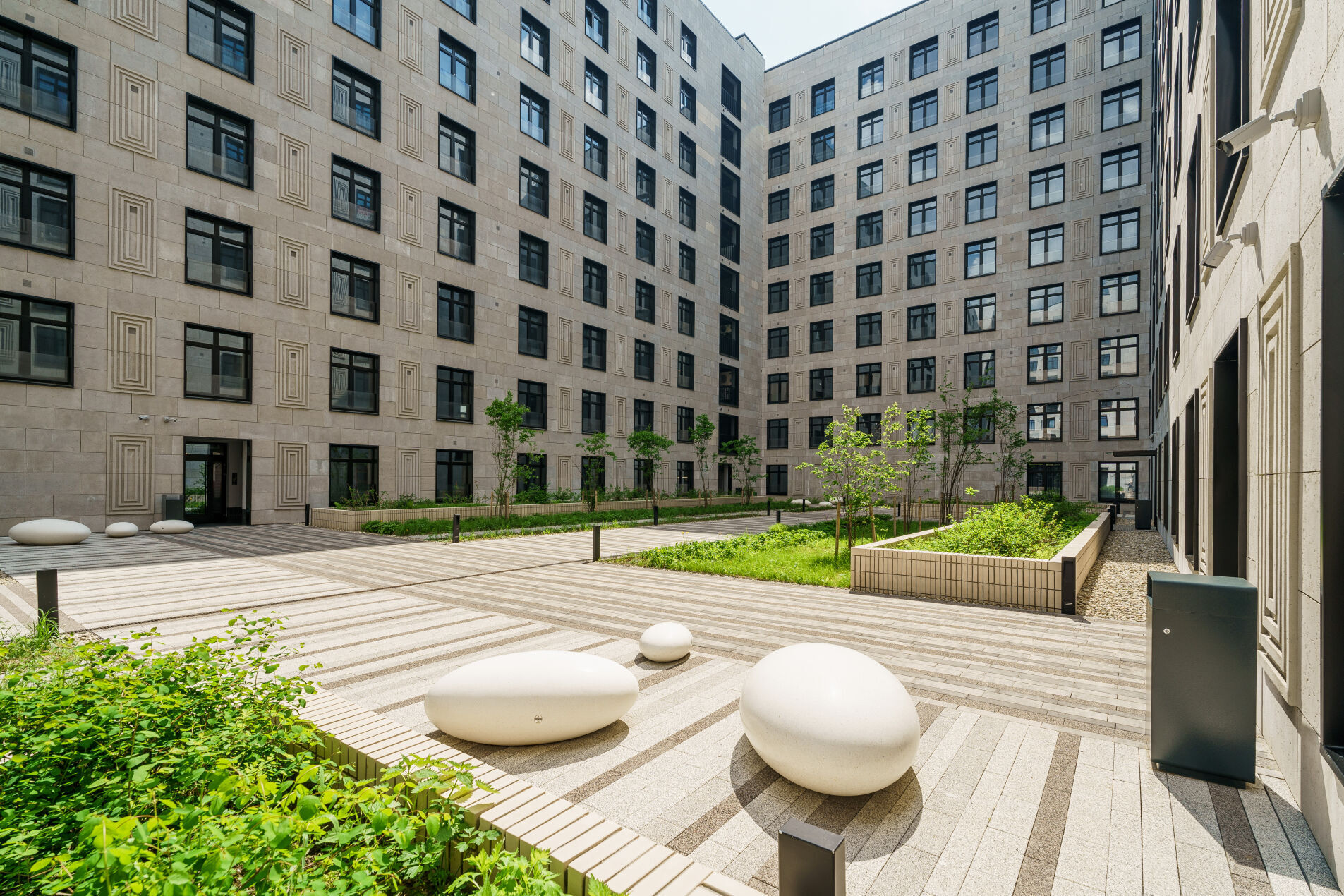 Ландшафтный дизайн во дворе 'Neva Haus' Петровский пр., 9-11