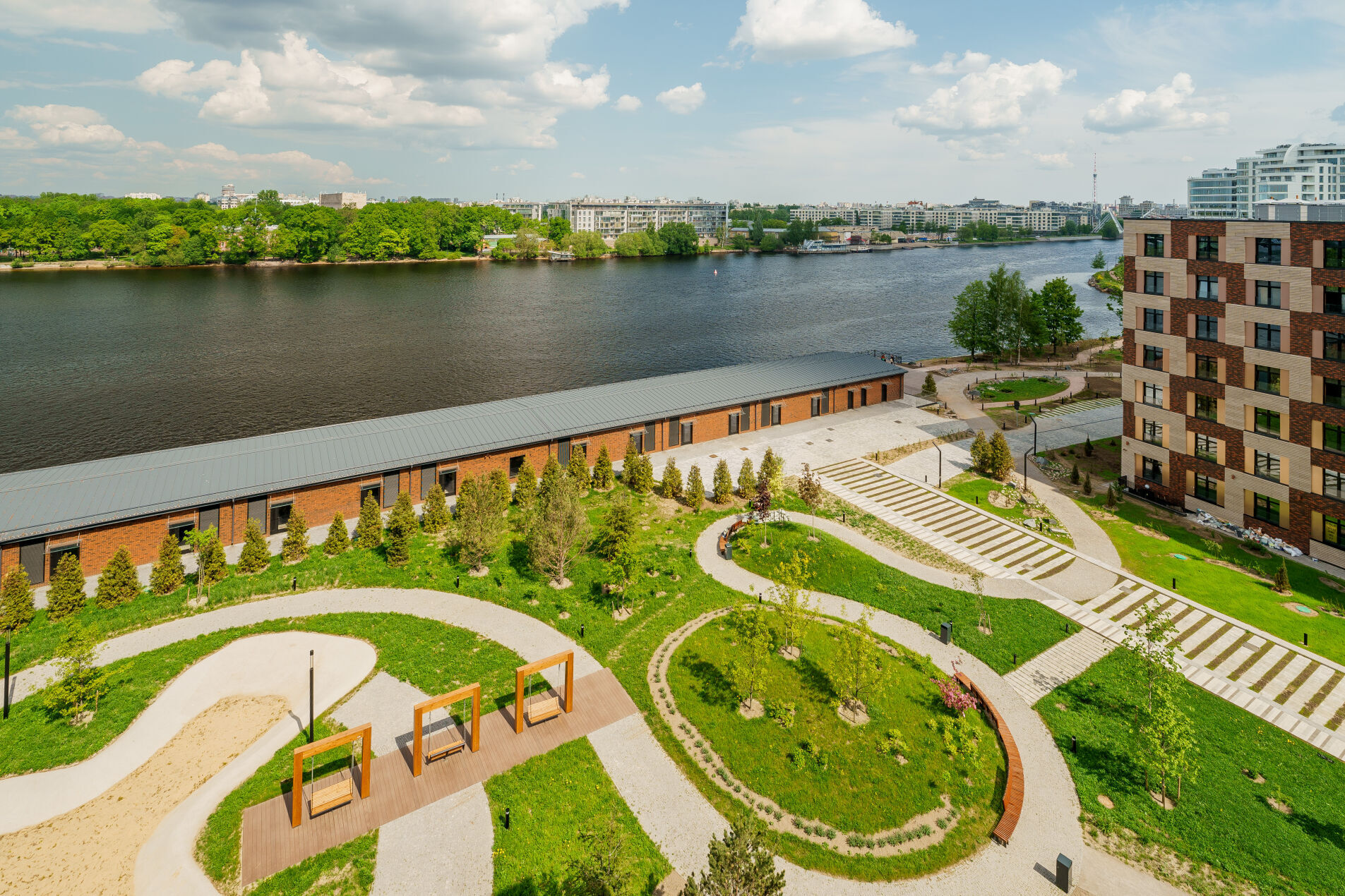 Зелень и вода 'Neva Haus' Петровский пр., 9-11