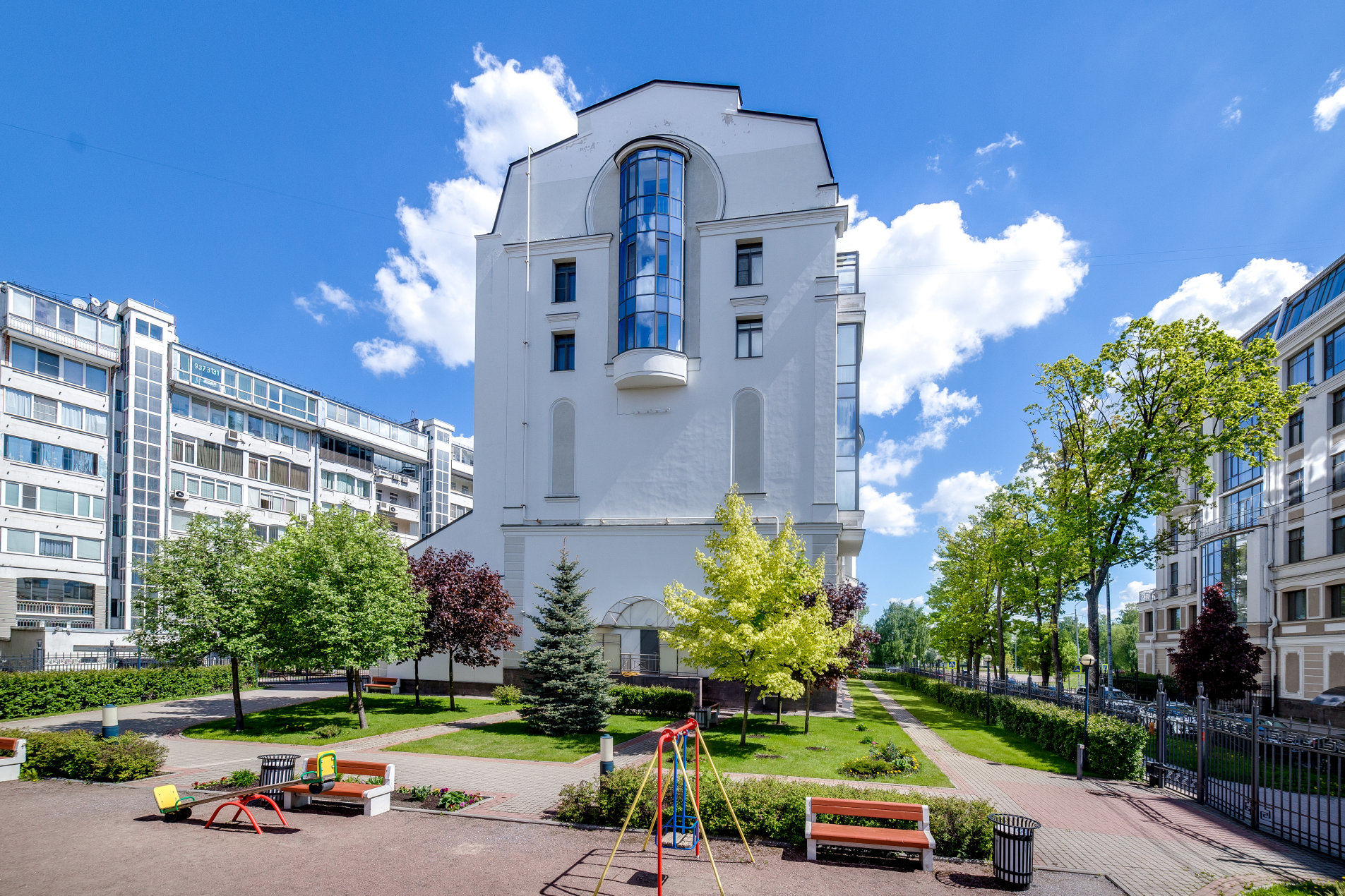 Закрытая благоустроенная территория 'Кемская, 14' Кемская ул., 14