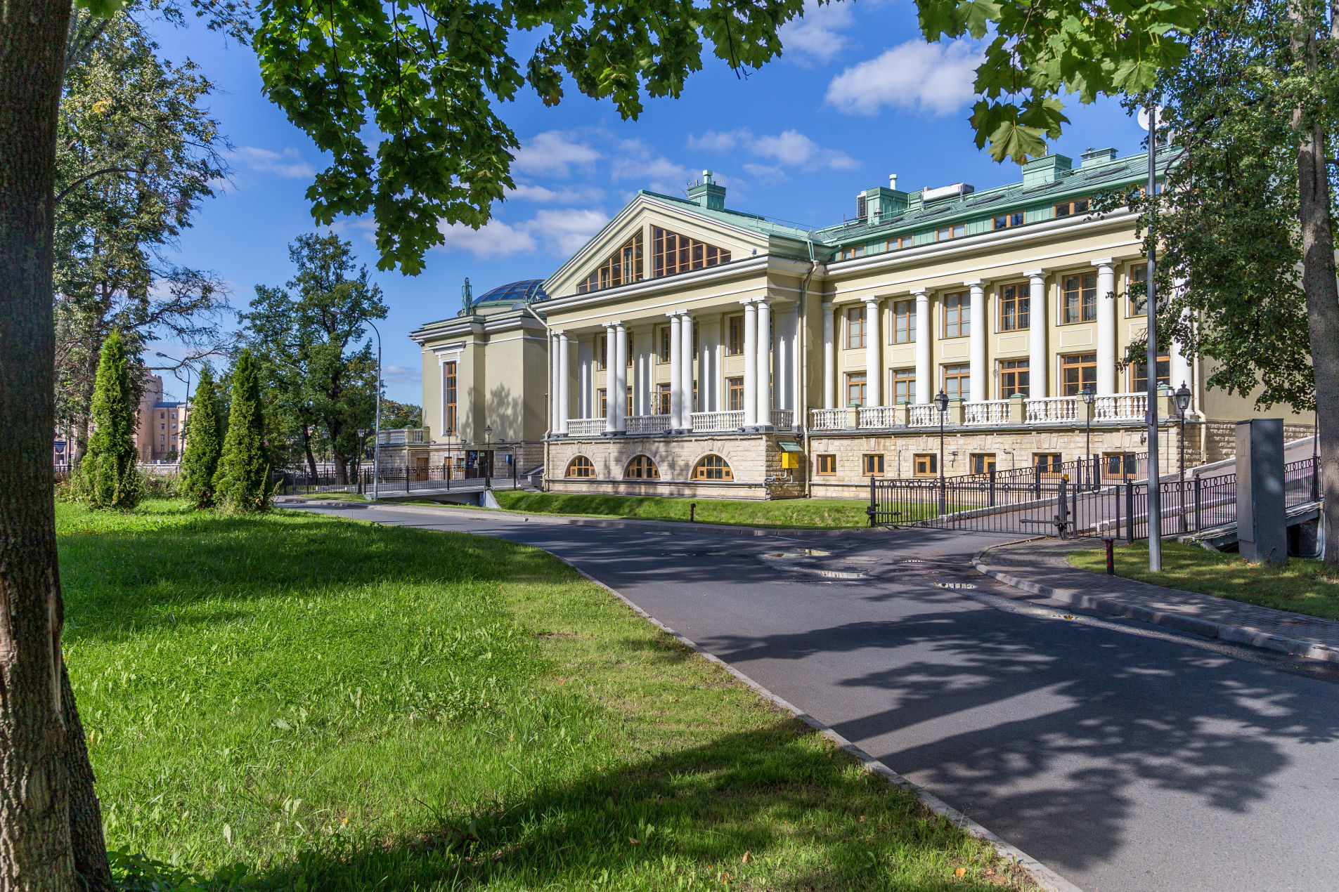 В окружении парков '2-я Березовая, 19' 2-я Березовая ал., 19 В окружении парков '2-я Березовая, 19' 2-я Березовая ал., 19