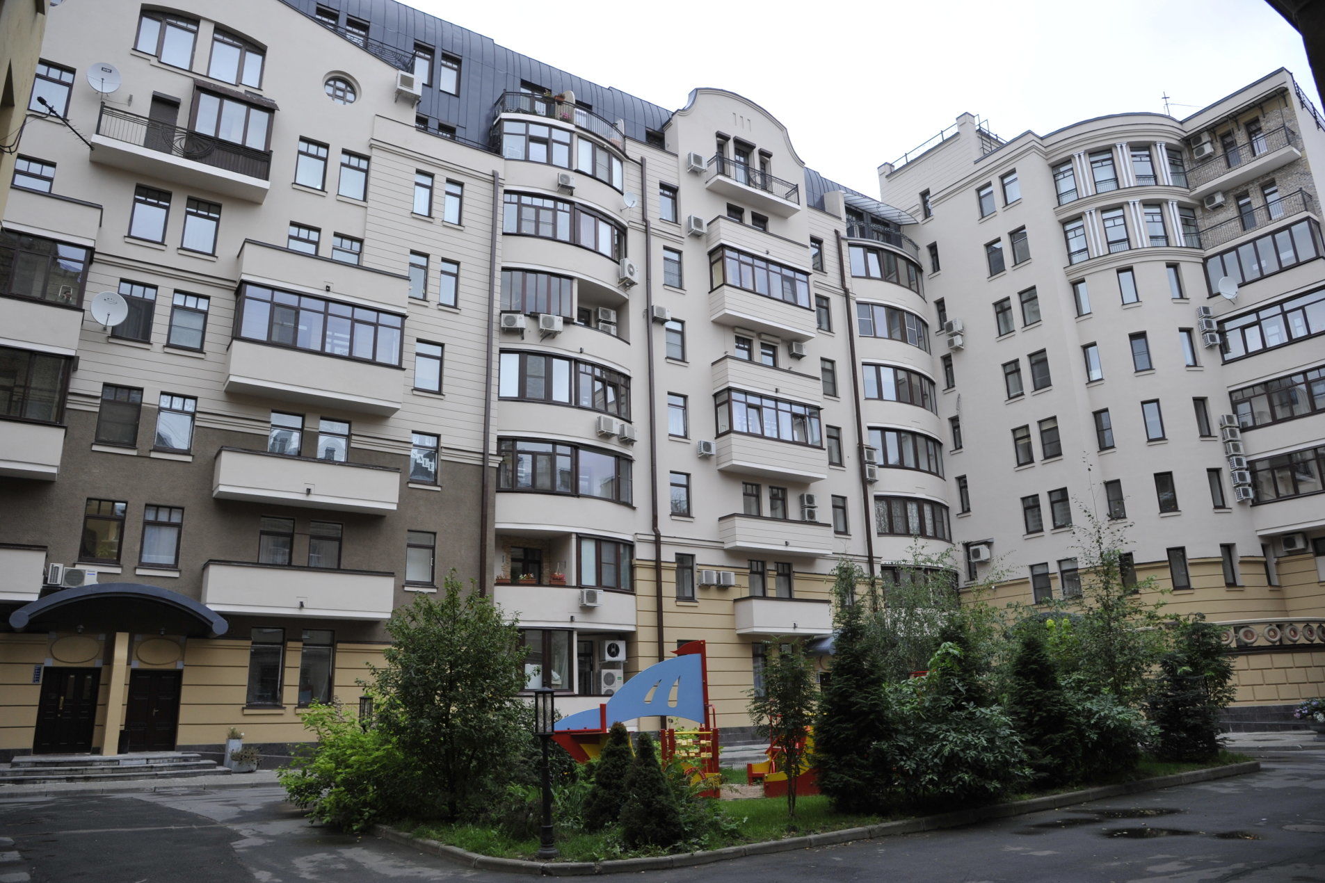 Благоустроенный, закрытый двор 'Пушкарский, 9' Пушкарский пер., д. 9 Благоустроенный, закрытый двор 'Пушкарский, 9' Пушкарский пер., д. 9