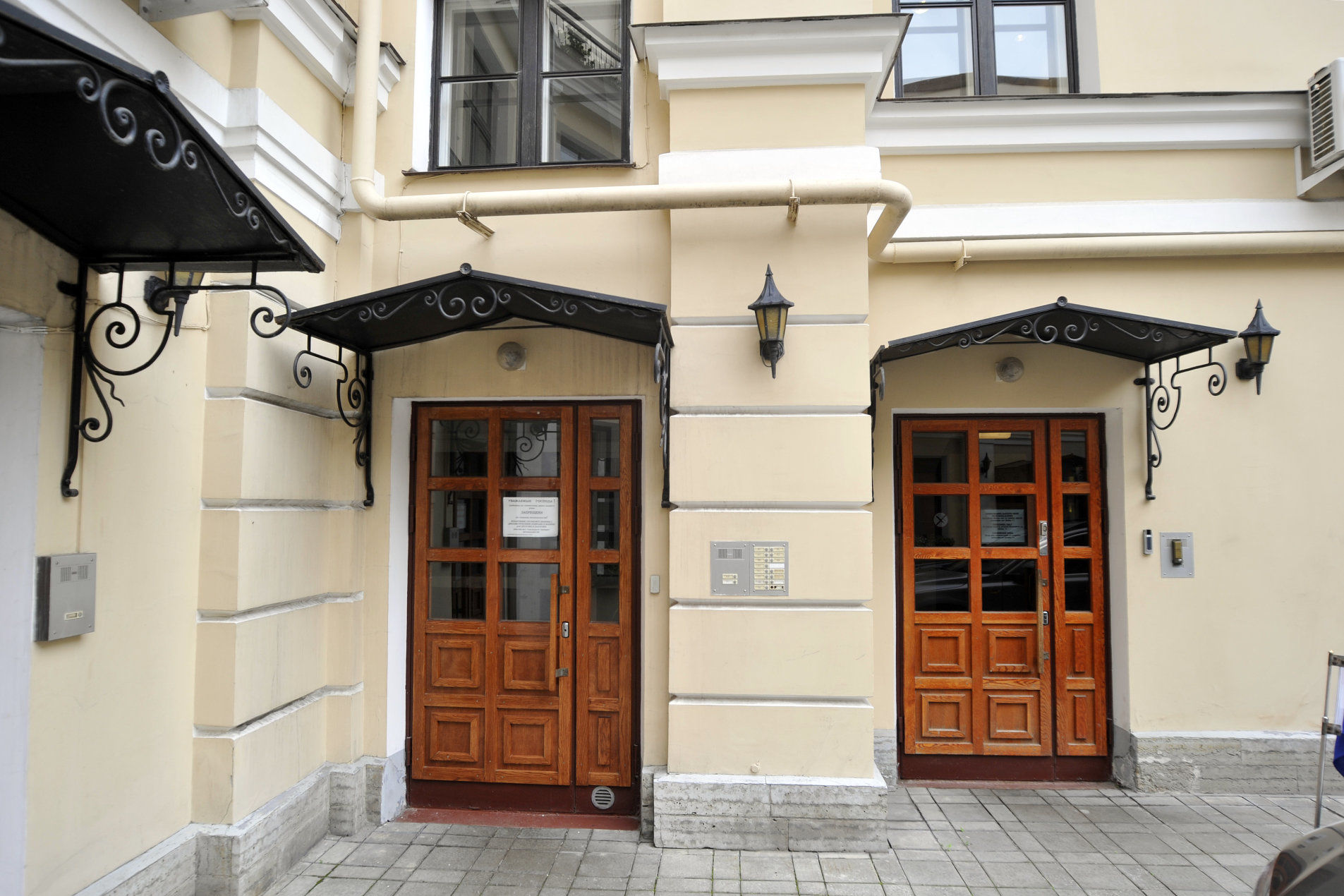Вход в парадную 'Жемчужина Санкт-Петербурга' Мойки наб., 11 Вход в парадную 'Жемчужина Санкт-Петербурга' Мойки наб., 11