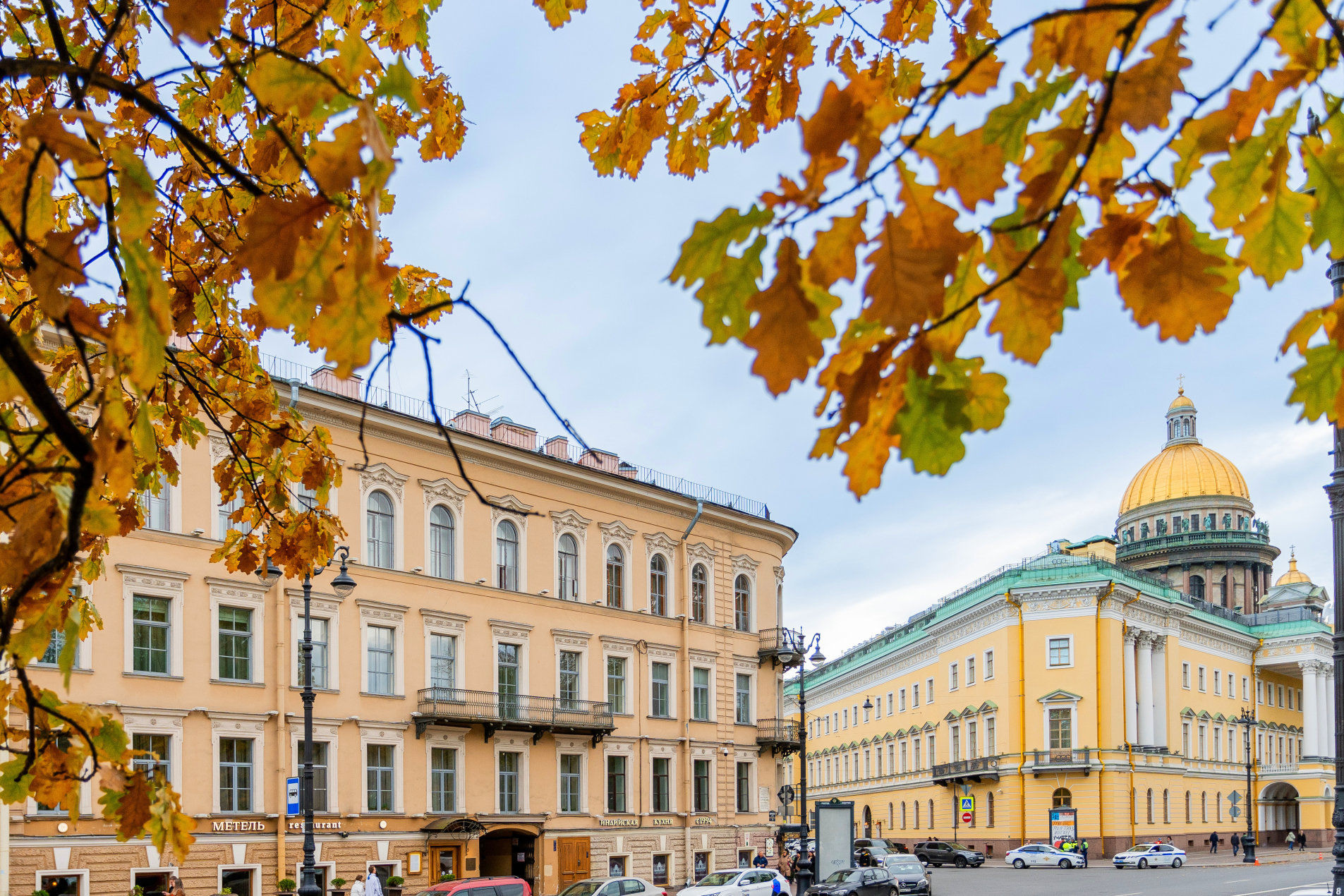 Вид на дом. Рядом отель Four Seasons, Исаакиевский собор 'Адмиралтейский, 10' Адмиралтейский пр., 10 Вид на дом. Рядом отель Four Seasons, Исаакиевский собор 'Адмиралтейский, 10' Адмиралтейский пр., 10