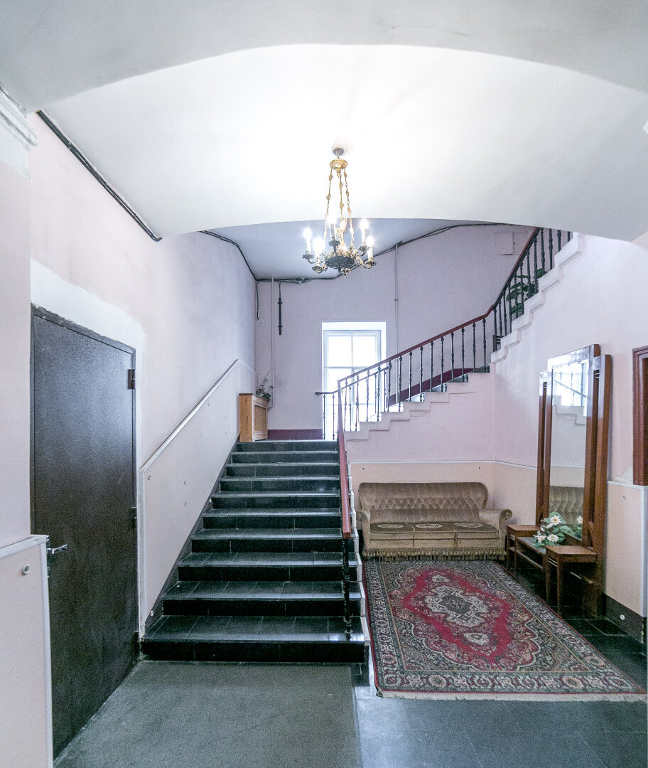 Парадная 'Искусств, 4' Искусств пл., 4