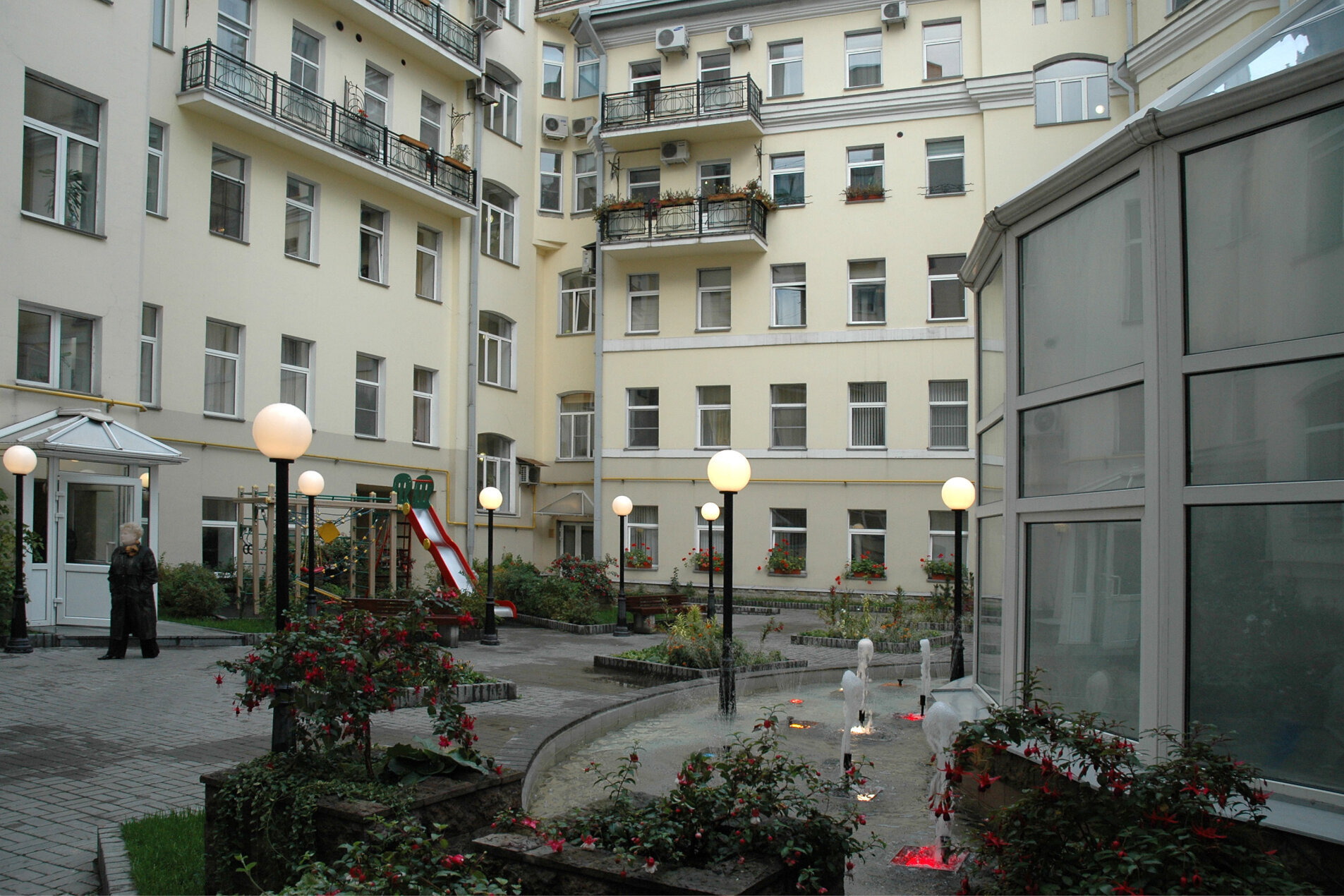 Благоустроенный двор 'Б. Московская, 14/1' Б. Московская ул., 14/1 Благоустроенный двор 'Б. Московская, 14/1' Б. Московская ул., 14/1