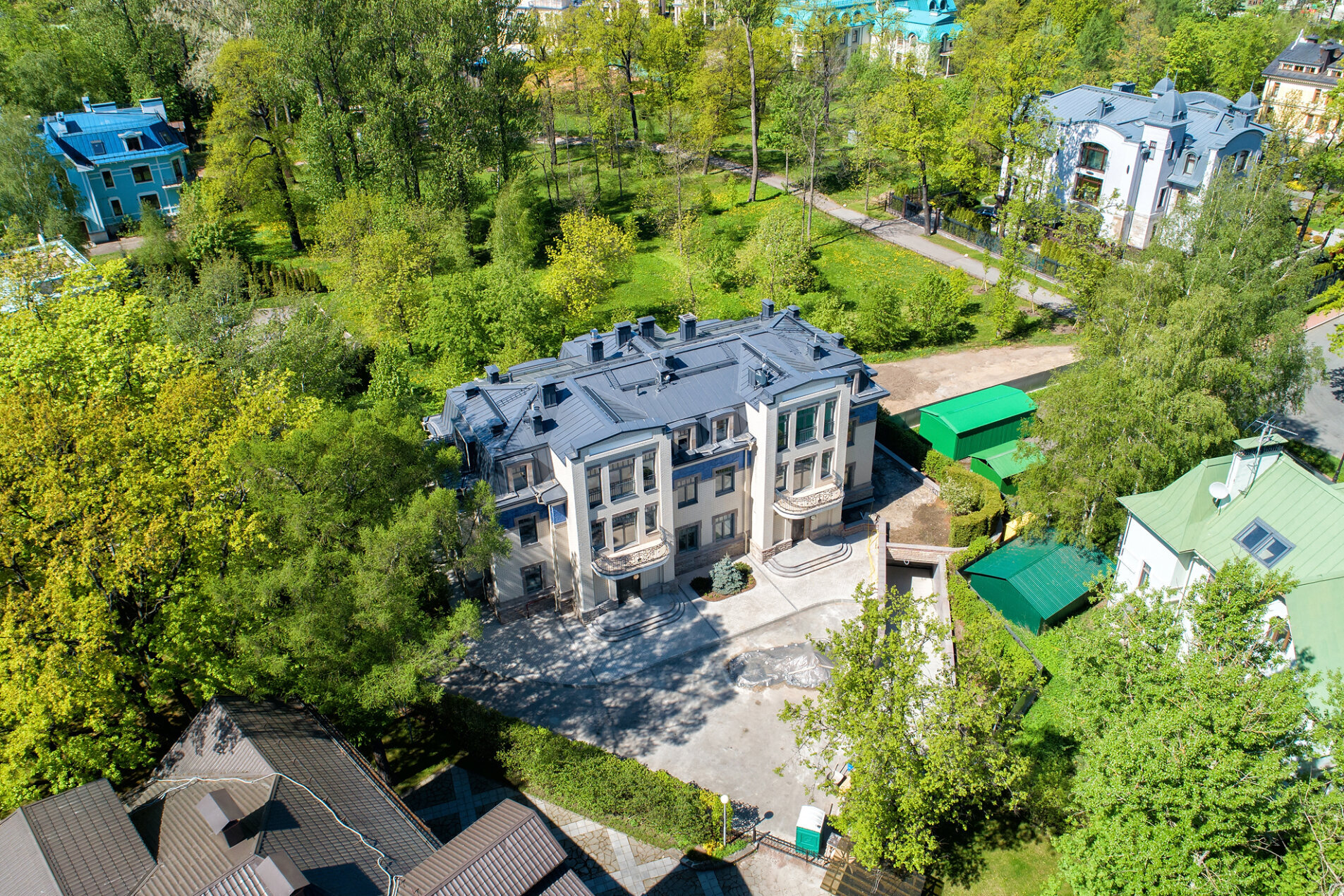 Таунхаус в парке 'Малой Невки 33А' Малой Невки реки наб., 33А