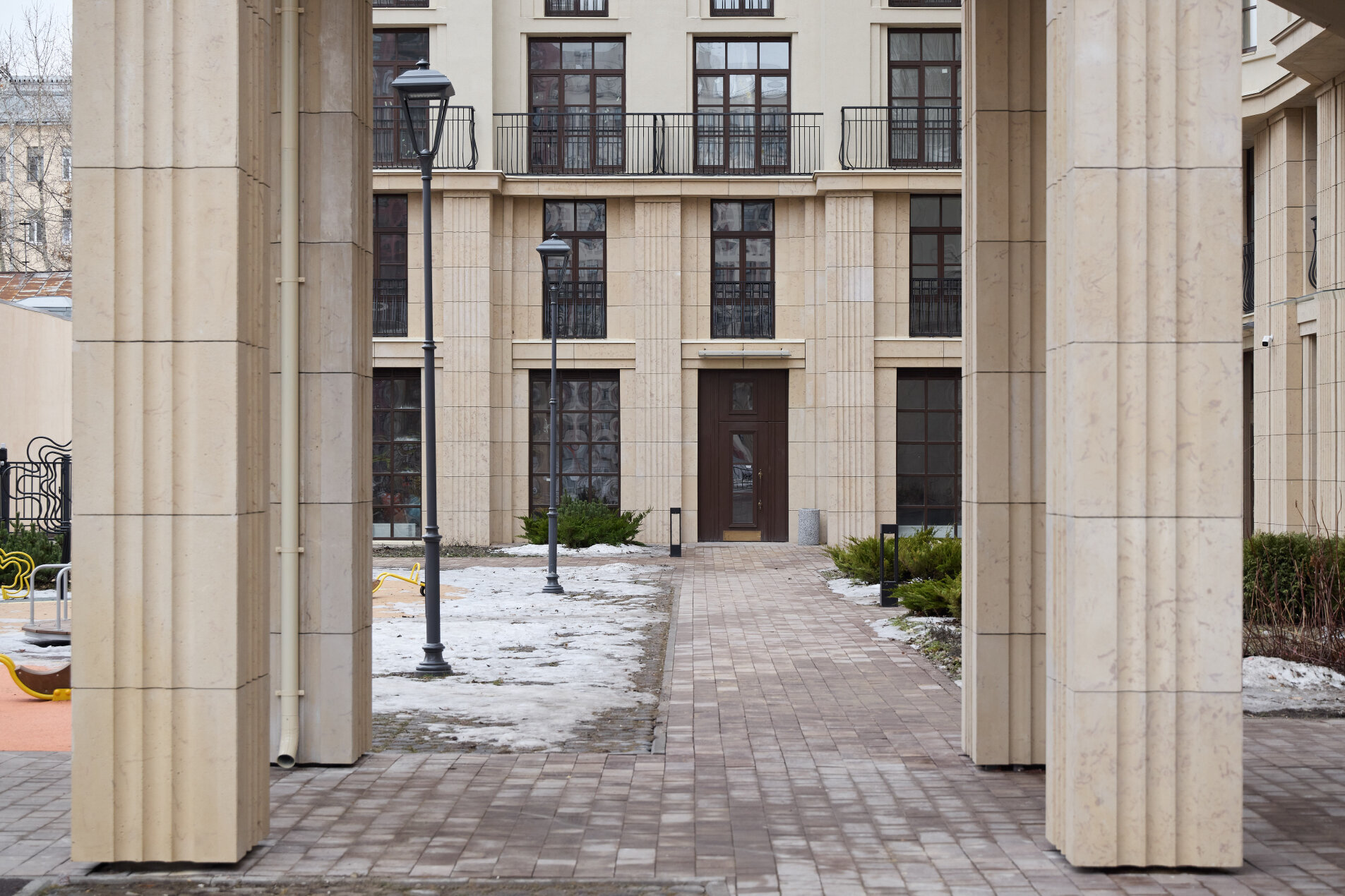 Двор с колоннадой для неспешных прогулок 'iD Moskovskiy residence & SPA' Московский пр., 72 Двор с колоннадой для неспешных прогулок 'iD Moskovskiy residence & SPA' Московский пр., 72