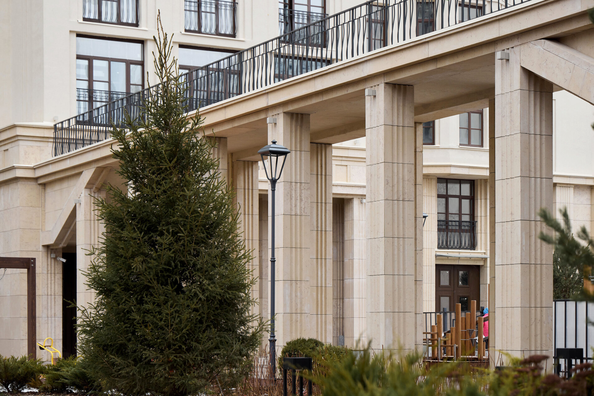Уютная территория двора 'iD Moskovskiy residence & SPA' Московский пр., 72 Уютная территория двора 'iD Moskovskiy residence & SPA' Московский пр., 72