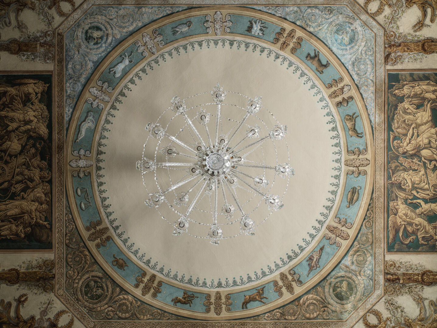 Фреска Дж. Б. Скотти 'CHEVAL COURT' Конюшенная пл., 2