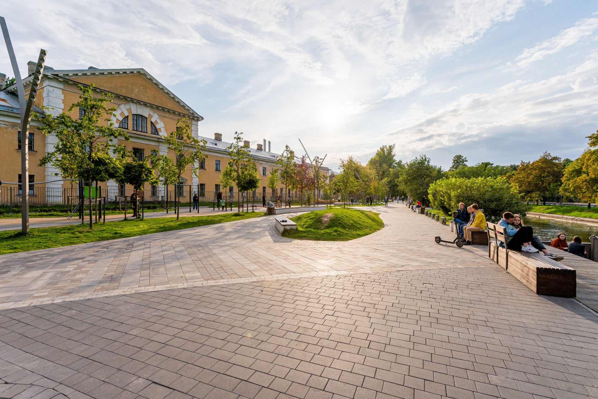 Модное место отдыха 'Мануфактура James Beck' Петроградская наб., 34