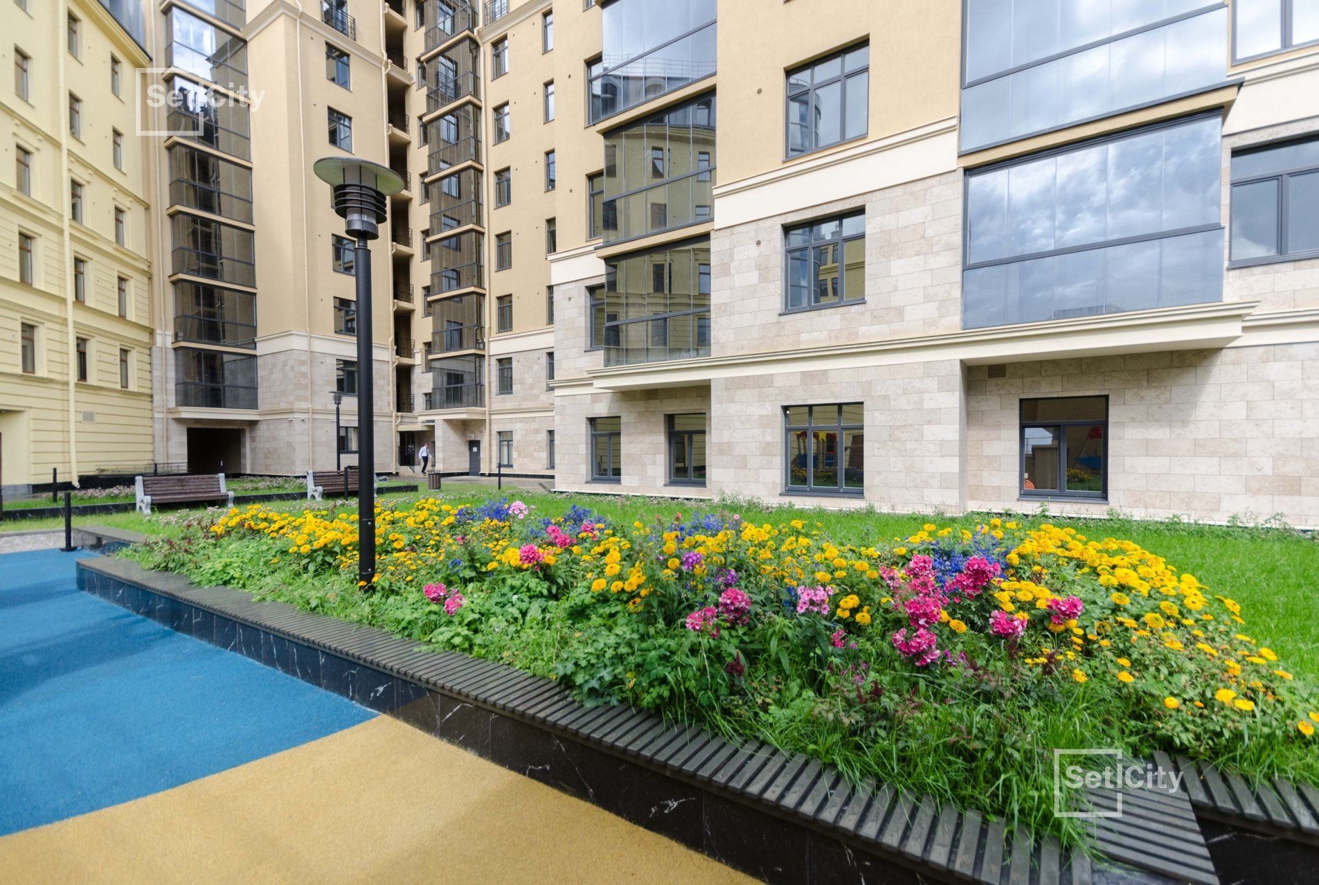 Уютный тихий дворик 'Дом на Кирочной' Кирочная ул., 57