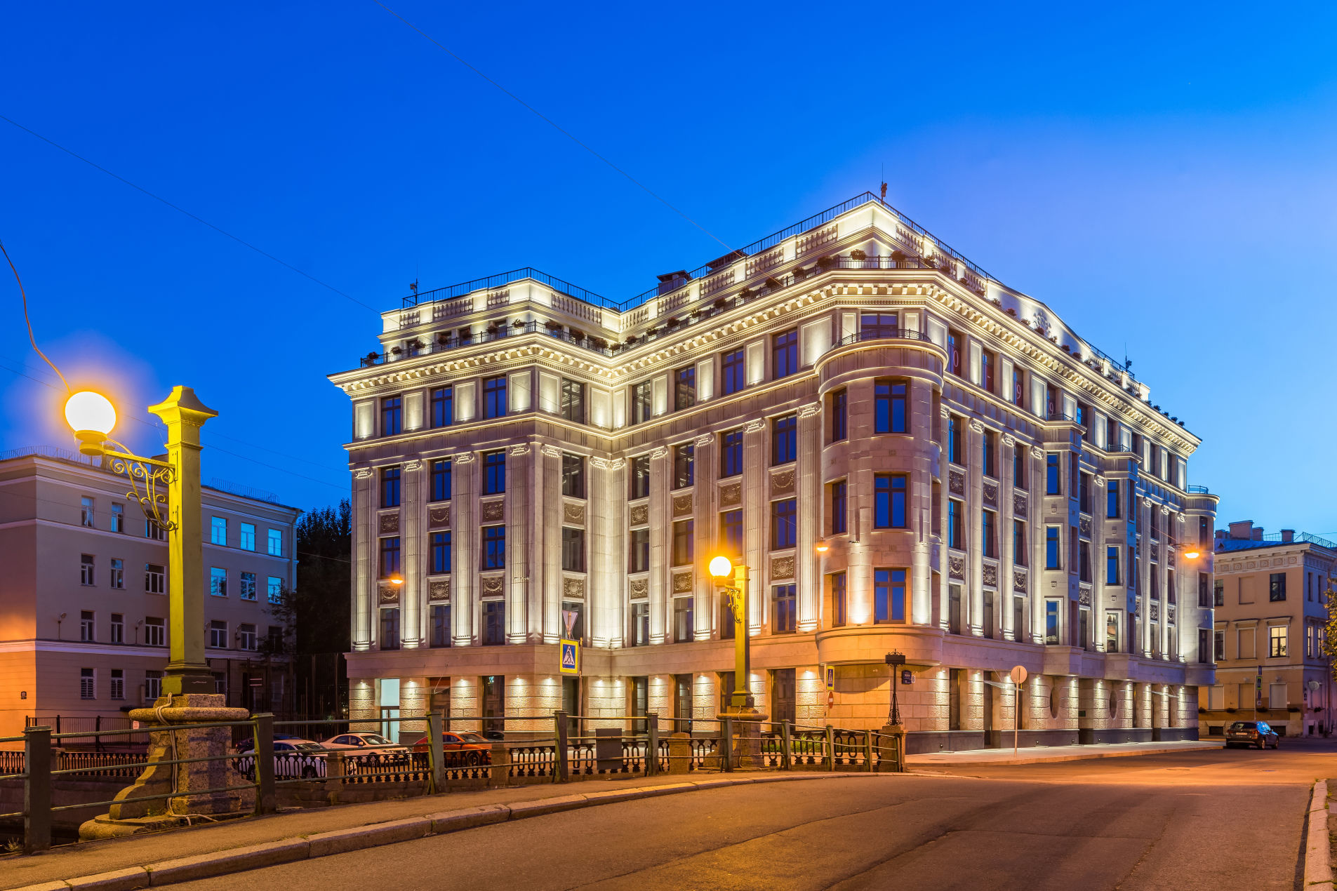 Вечерняя подсветка фасада 'Art View House' Мойки реки наб., 102 Вечерняя подсветка фасада 'Art View House' Мойки реки наб., 102