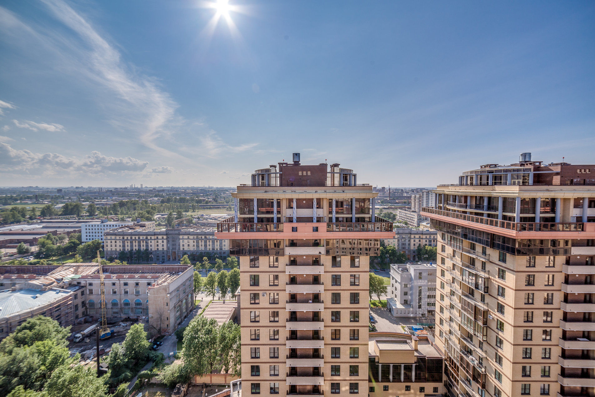 Солнце над Московским проспектом 'ИМПЕРИАЛ' Киевская ул.,3 Солнце над Московским проспектом 'ИМПЕРИАЛ' Киевская ул.,3
